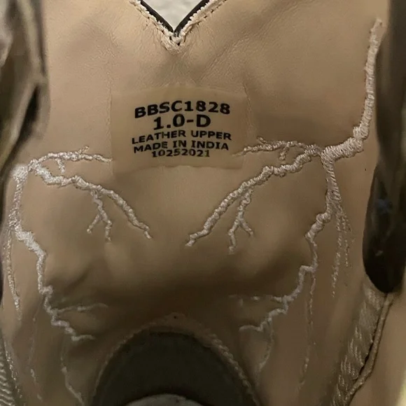 Cody James Black and Brown Western Cowboy Boots - Picture 7 of 9